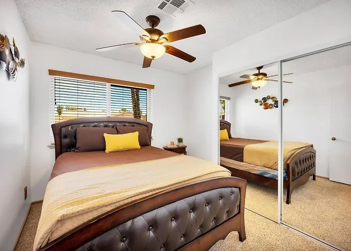 Centrally Located Spacious Vacation Hom 13 M Strip