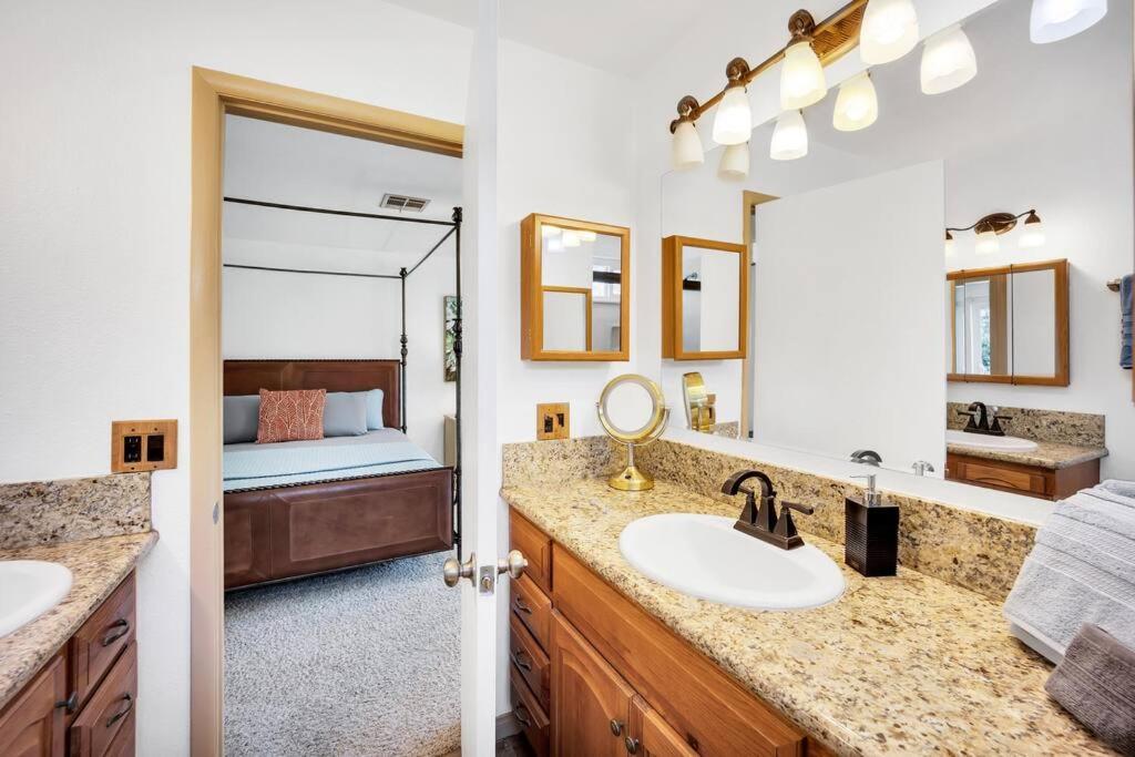 Centrally Located Spacious Vacation Hom 13 M Strip Ferienhaus