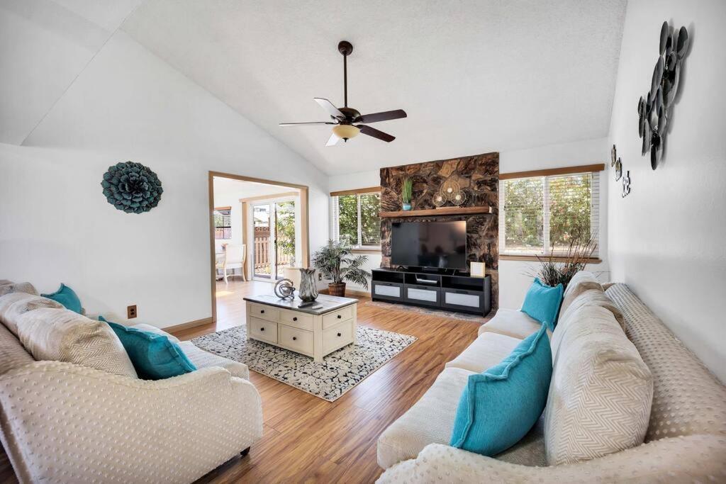 Centrally Located Spacious Vacation Hom 13 M Strip Ferienhaus