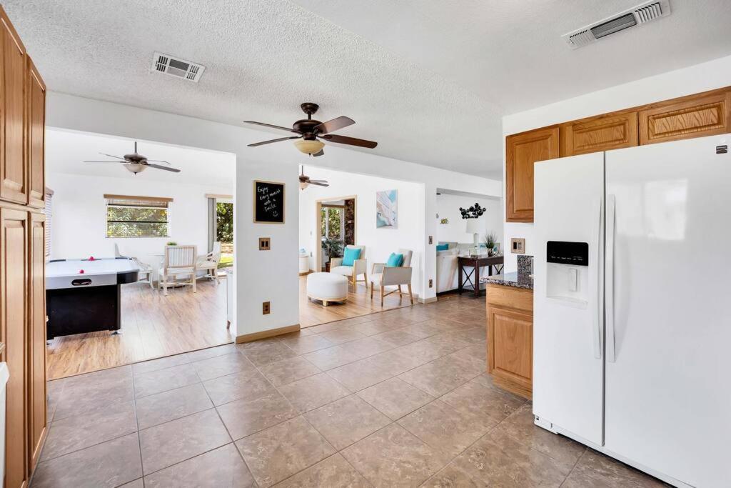 Centrally Located Spacious Vacation Hom 13 M Strip Ferienhaus
