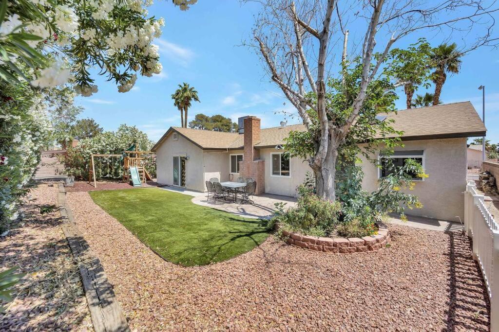Centrally Located Spacious Vacation Hom 13 M Strip Ferienhaus *