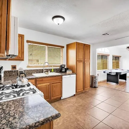 Centrally Located Spacious Vacation Hom 13 M Strip Las Vegas Exterior photo